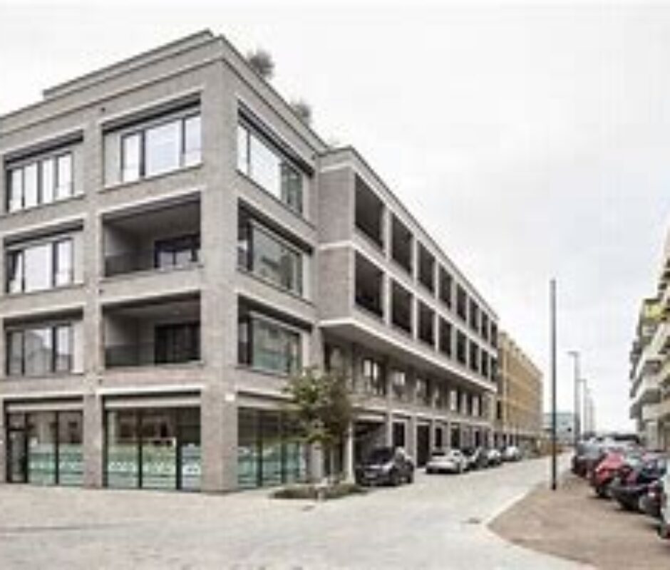 A large building with cars parked in front of it.